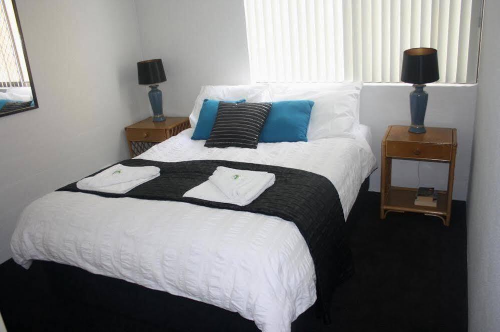Mylos Holiday Apartments Alexandra Headland Eksteriør billede